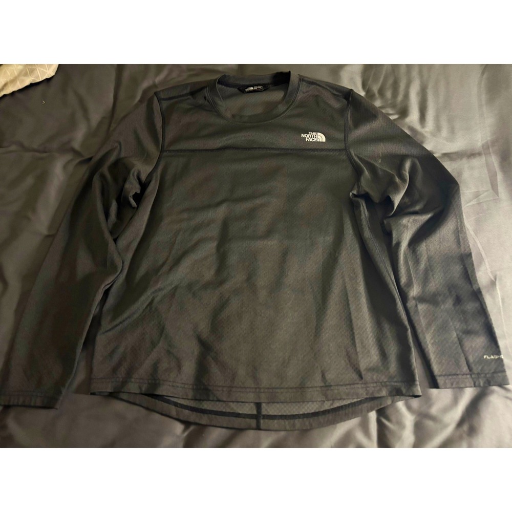 The North Face flashDry Men’s Long Sleeve Crew Neck Activewear Shirt Gray M